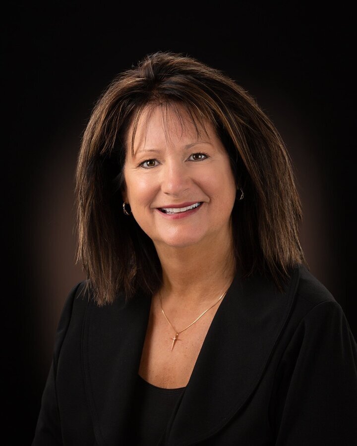 Susan Hallstrom Agent Photo